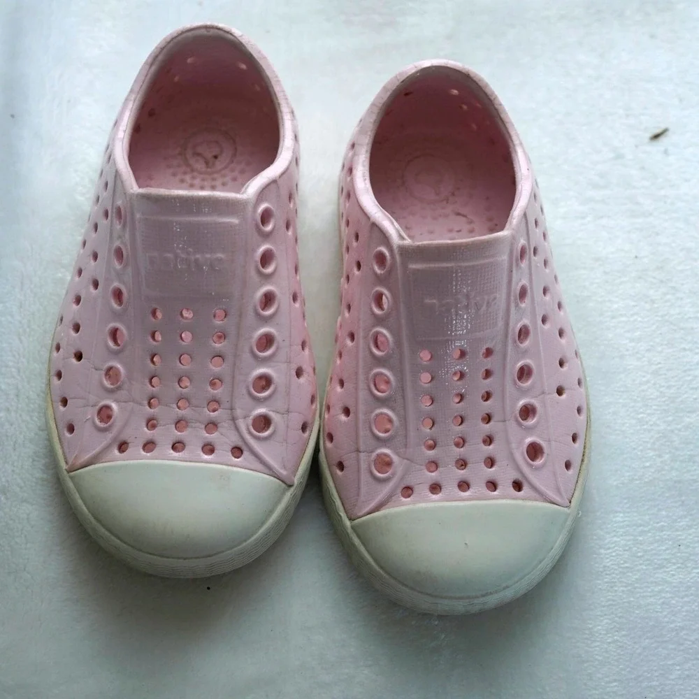 Native Jefferson Kids Size C5 Pink Perforated Slip On Water Shoes Sneakers
